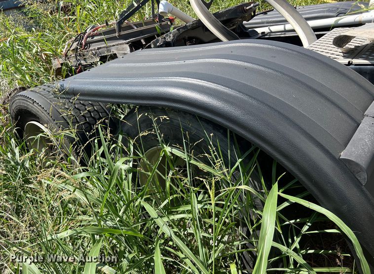 image for item EJ2909 2016 Kenworth  T880 semi truck