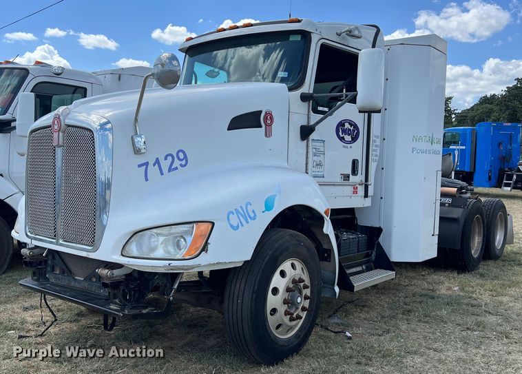 image for item EJ2911 2015 Kenworth  T600 truck cab and chassis 