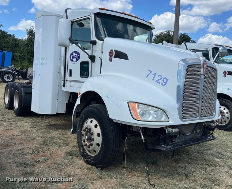 image for item EJ2911 2015 Kenworth  T600 truck cab and chassis 