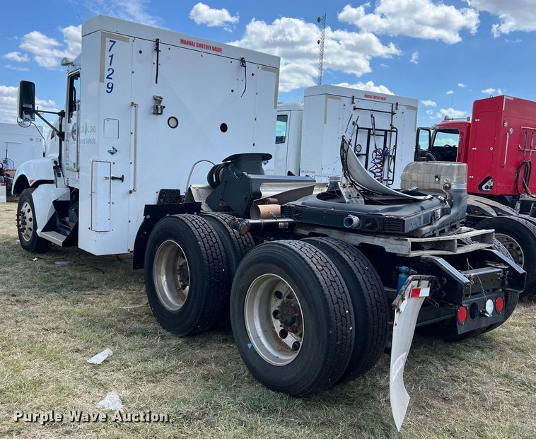 image for item EJ2911 2015 Kenworth  T600 truck cab and chassis 