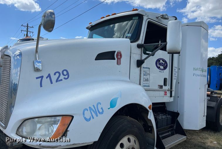 image for item EJ2911 2015 Kenworth  T600 truck cab and chassis 