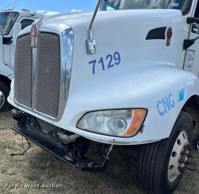 image for item EJ2911 2015 Kenworth  T600 truck cab and chassis 