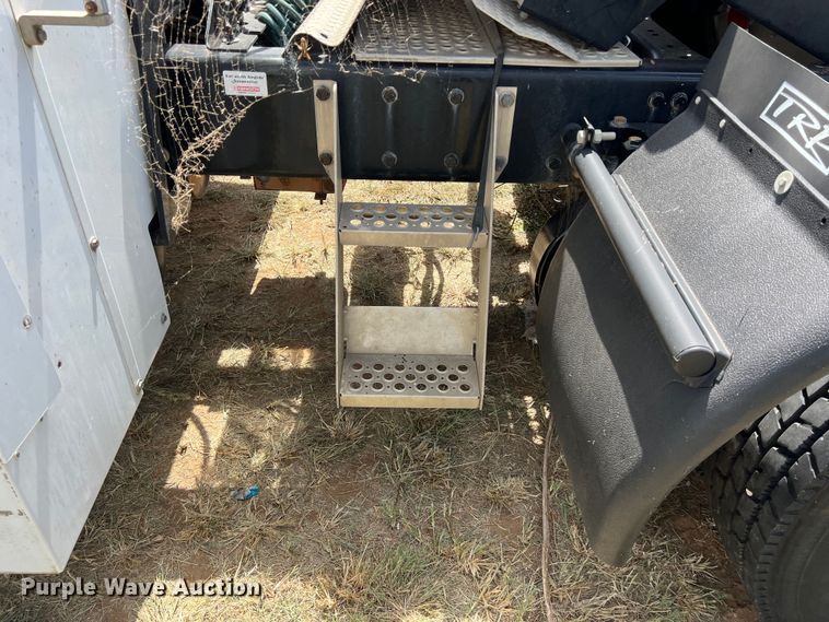 image for item EJ2911 2015 Kenworth  T600 truck cab and chassis 