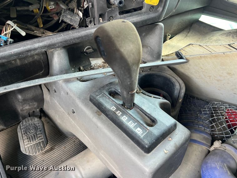 image for item EJ2911 2015 Kenworth  T600 truck cab and chassis 