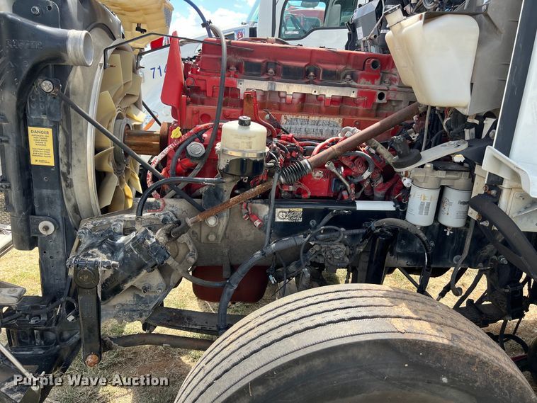 image for item EJ2911 2015 Kenworth  T600 truck cab and chassis 