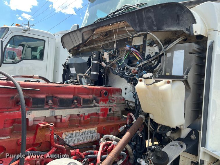 image for item EJ2911 2015 Kenworth  T600 truck cab and chassis 