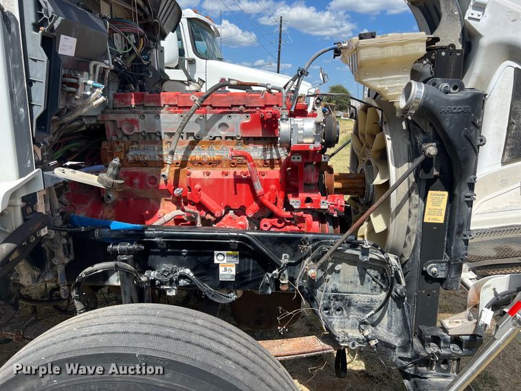 image for item EJ2911 2015 Kenworth  T600 truck cab and chassis 