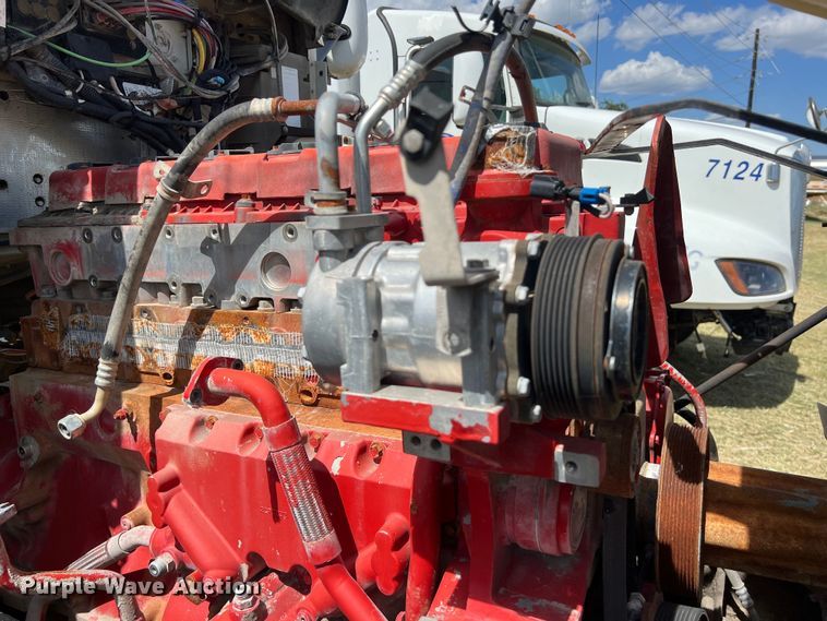 image for item EJ2911 2015 Kenworth  T600 truck cab and chassis 