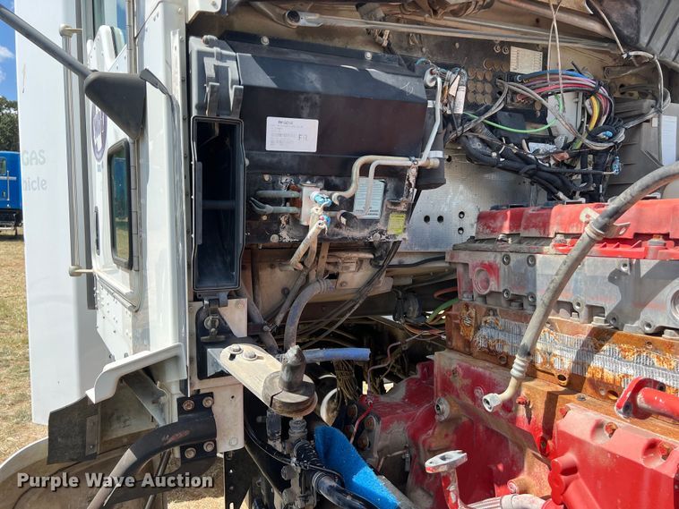 image for item EJ2911 2015 Kenworth  T600 truck cab and chassis 