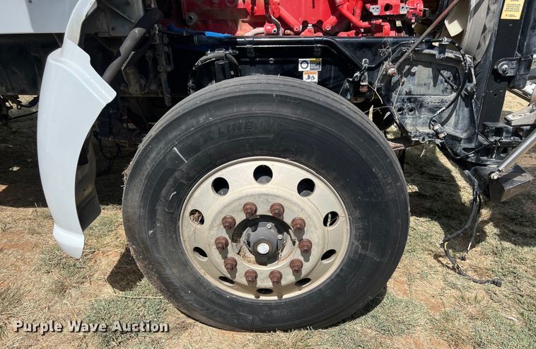 image for item EJ2911 2015 Kenworth  T600 truck cab and chassis 