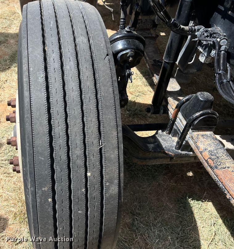 image for item EJ2911 2015 Kenworth  T600 truck cab and chassis 