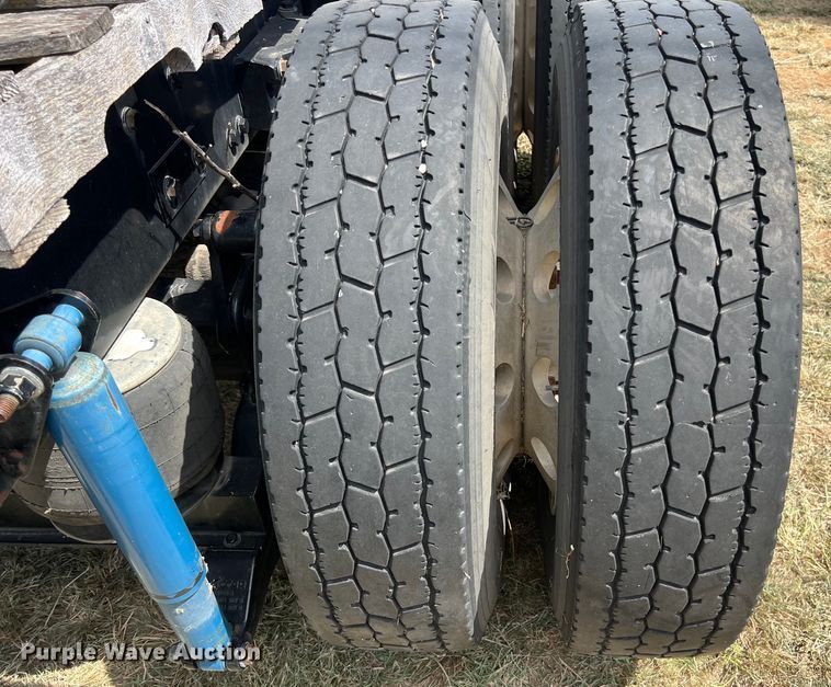 image for item EJ2911 2015 Kenworth  T600 truck cab and chassis 