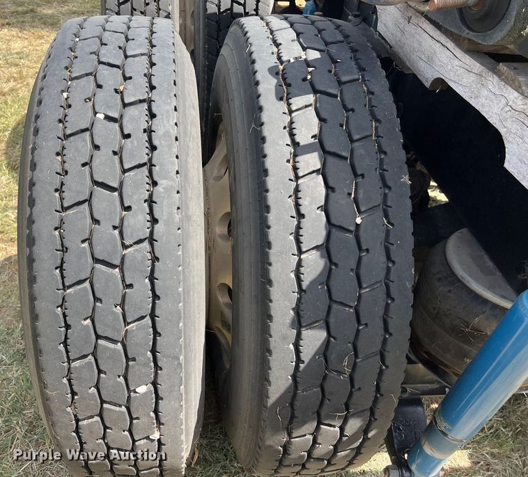 image for item EJ2911 2015 Kenworth  T600 truck cab and chassis 