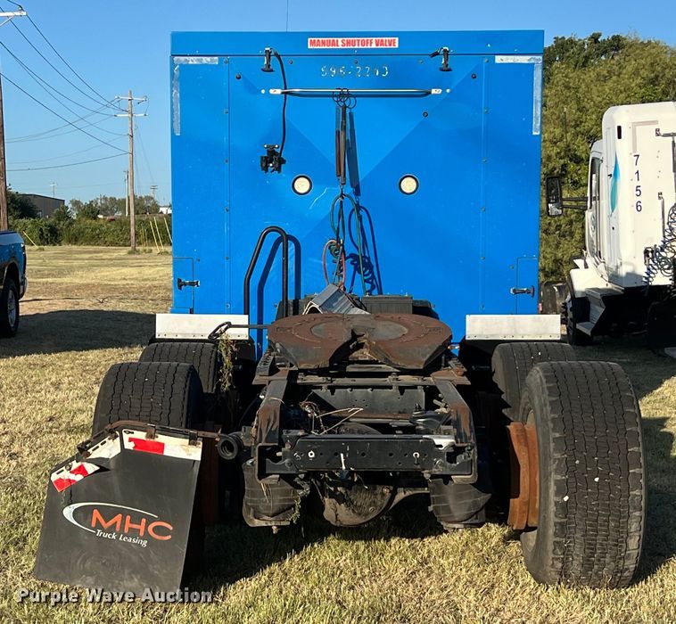 image for item EJ2914 2014 Kenworth  T800 semi truck