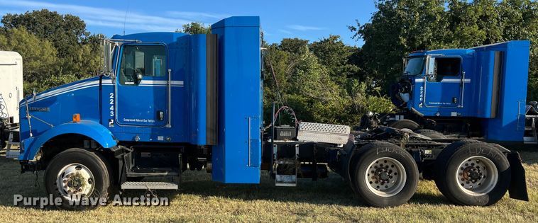 image for item EJ2914 2014 Kenworth  T800 semi truck