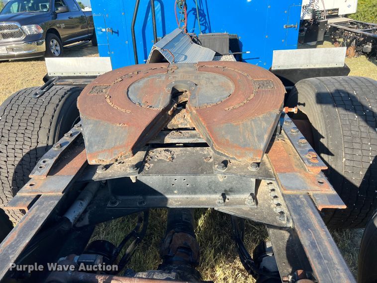 image for item EJ2914 2014 Kenworth  T800 semi truck