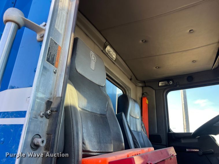 image for item EJ2914 2014 Kenworth  T800 semi truck