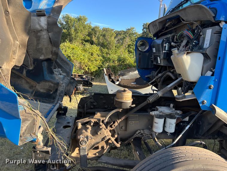 image for item EJ2914 2014 Kenworth  T800 semi truck