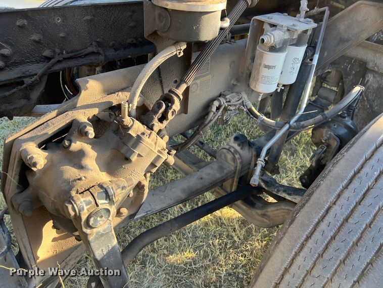 image for item EJ2914 2014 Kenworth  T800 semi truck