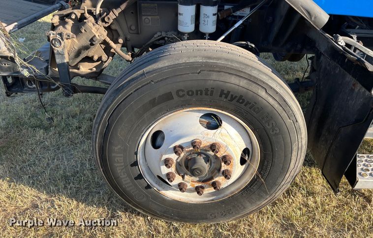 image for item EJ2914 2014 Kenworth  T800 semi truck