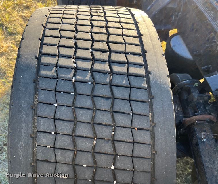 image for item EJ2914 2014 Kenworth  T800 semi truck