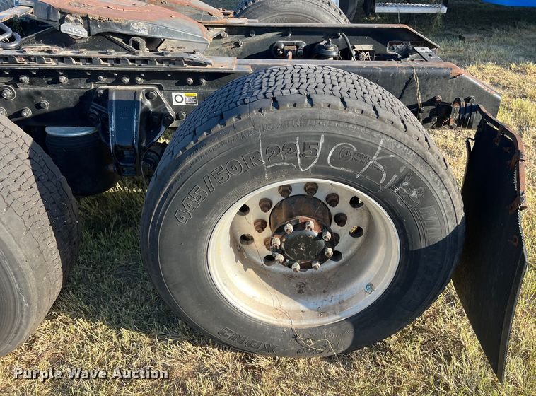 image for item EJ2914 2014 Kenworth  T800 semi truck