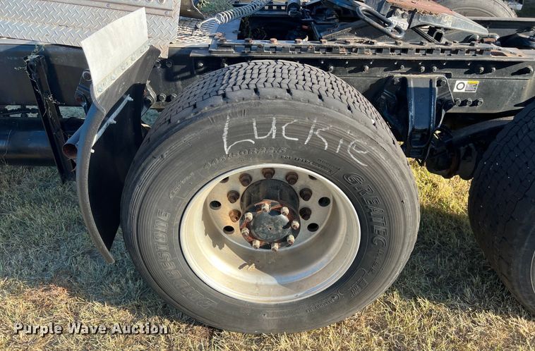 image for item EJ2914 2014 Kenworth  T800 semi truck