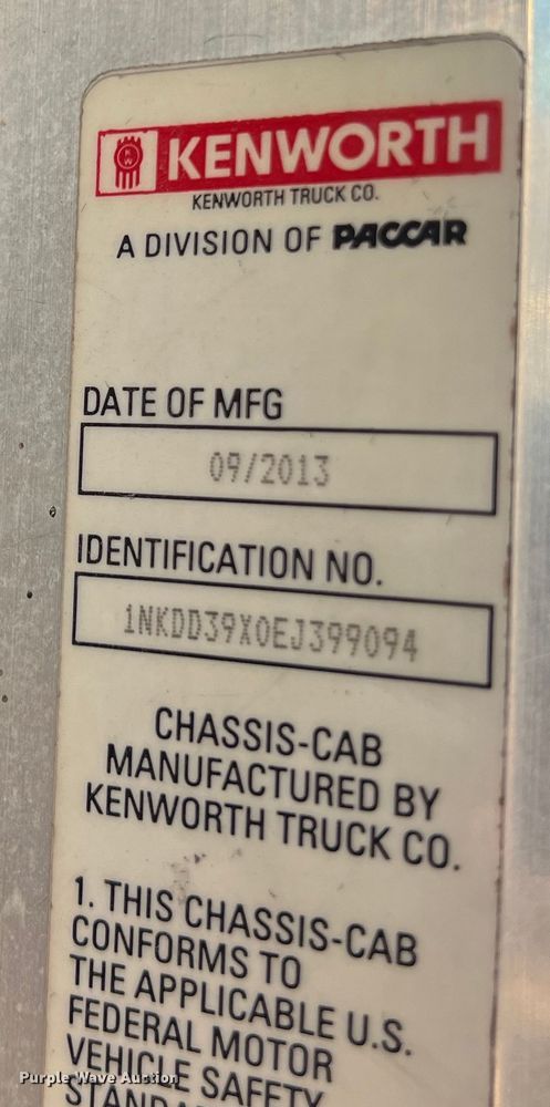 image for item EJ2914 2014 Kenworth  T800 semi truck