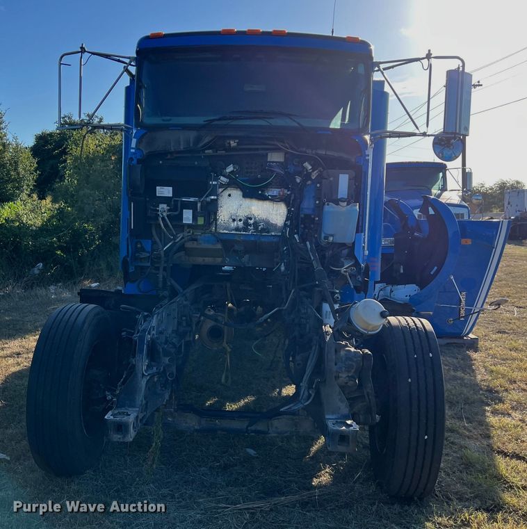 image for item EJ2915 2014 Kenworth  T800 semi truck