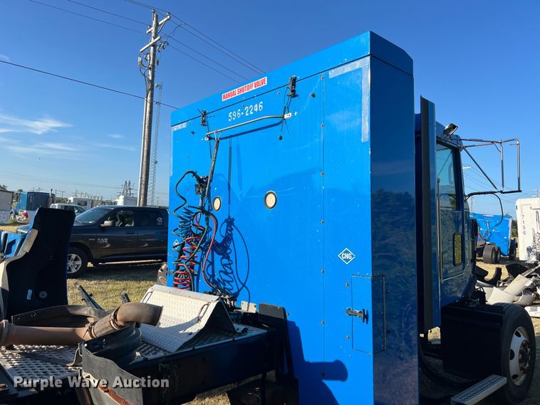 image for item EJ2915 2014 Kenworth  T800 semi truck