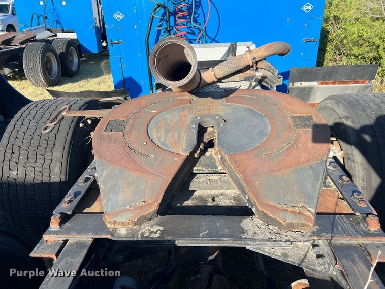 image for item EJ2915 2014 Kenworth  T800 semi truck