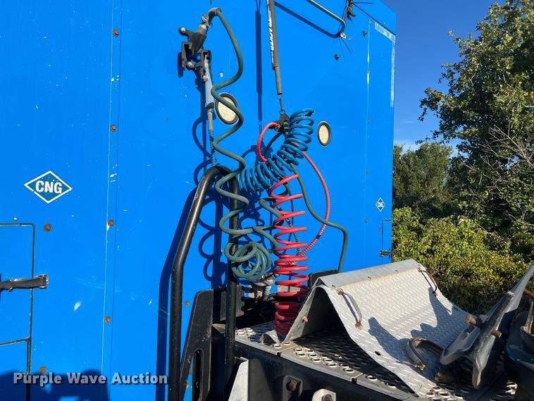 image for item EJ2915 2014 Kenworth  T800 semi truck