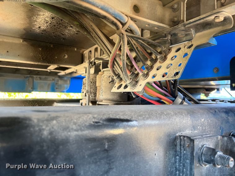 image for item EJ2915 2014 Kenworth  T800 semi truck