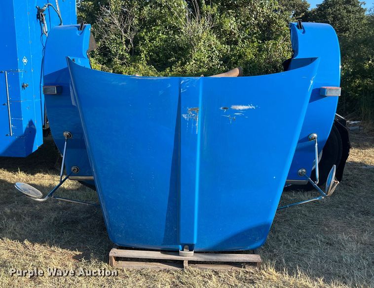 image for item EJ2915 2014 Kenworth  T800 semi truck