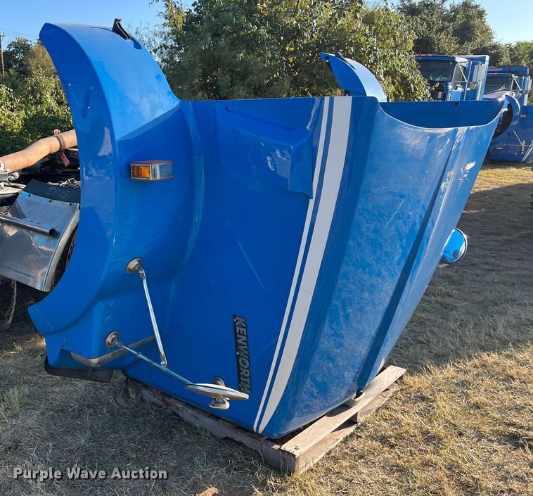 image for item EJ2915 2014 Kenworth  T800 semi truck