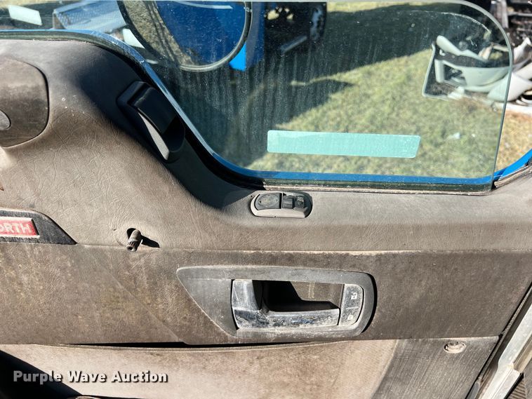 image for item EJ2915 2014 Kenworth  T800 semi truck