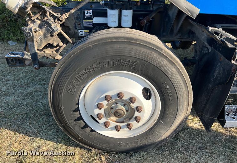 image for item EJ2915 2014 Kenworth  T800 semi truck