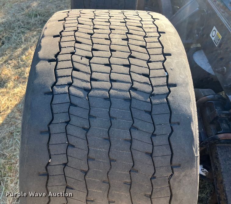 image for item EJ2915 2014 Kenworth  T800 semi truck