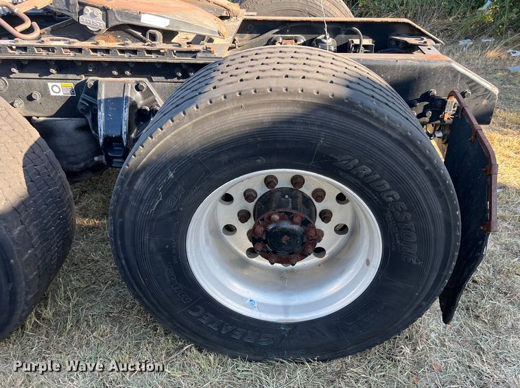 image for item EJ2915 2014 Kenworth  T800 semi truck