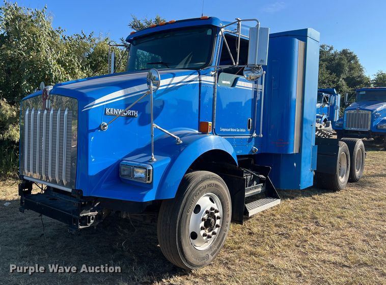 image for item EJ2916 2014 Kenworth  T800 semi truck