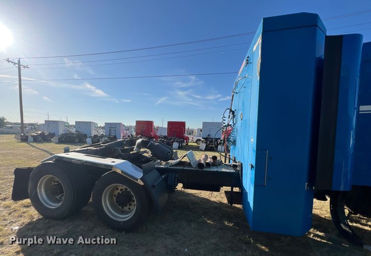 image for item EJ2916 2014 Kenworth  T800 semi truck