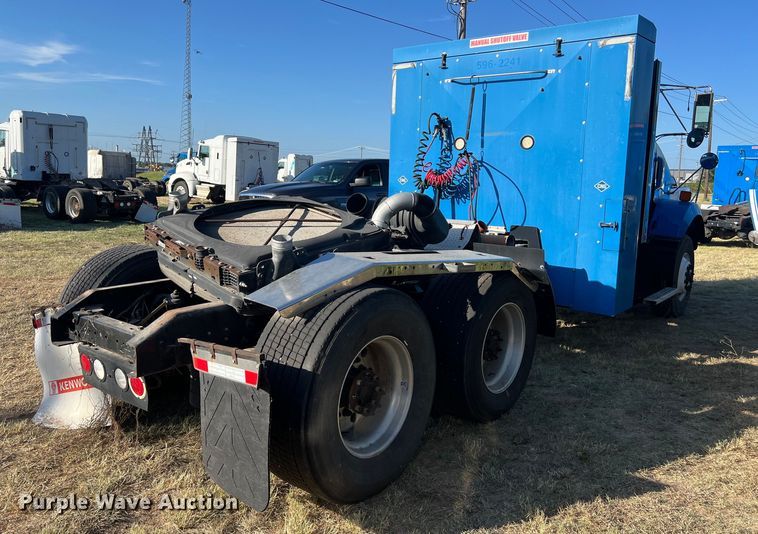 image for item EJ2916 2014 Kenworth  T800 semi truck