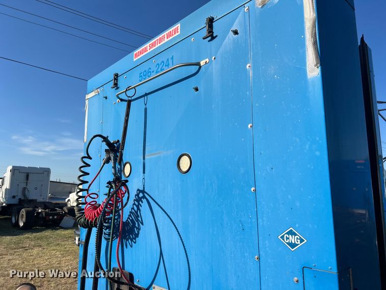 image for item EJ2916 2014 Kenworth  T800 semi truck