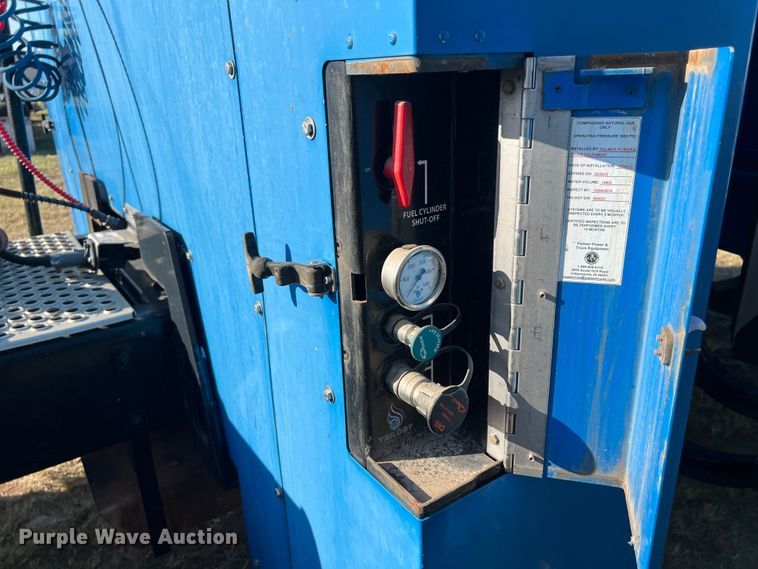 image for item EJ2916 2014 Kenworth  T800 semi truck