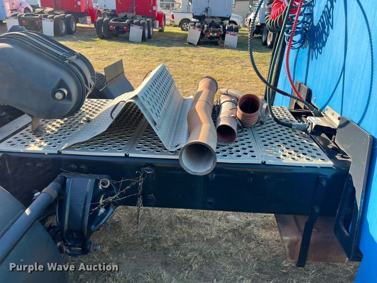 image for item EJ2916 2014 Kenworth  T800 semi truck