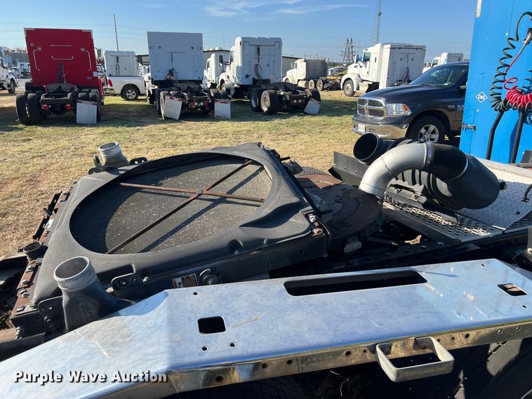 image for item EJ2916 2014 Kenworth  T800 semi truck