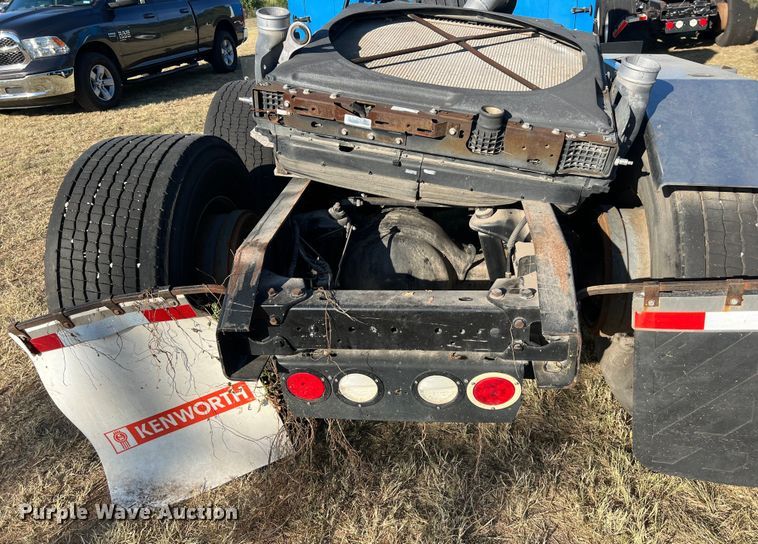 image for item EJ2916 2014 Kenworth  T800 semi truck