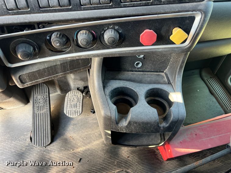 image for item EJ2916 2014 Kenworth  T800 semi truck