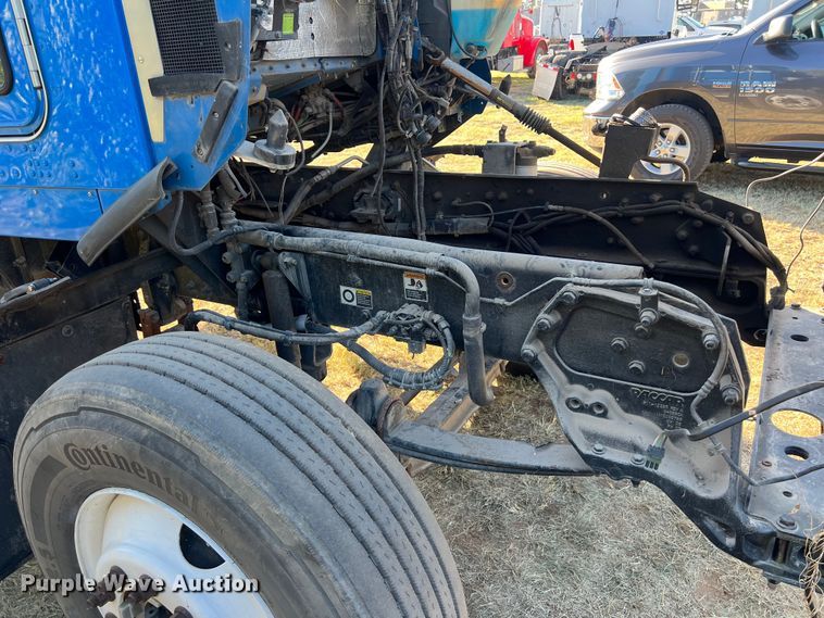 image for item EJ2916 2014 Kenworth  T800 semi truck