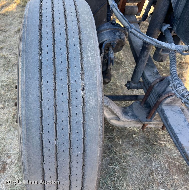 image for item EJ2916 2014 Kenworth  T800 semi truck